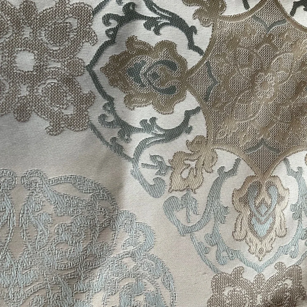 Waterford Fine Linens Placemats Set of 2 Gold Champagne Damask Jacquard Luxury‎